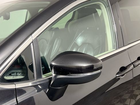 Used 2023 Chrysler Pacifica Touring-L image 12