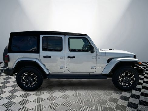 Used 2024 Jeep Wrangler Sahara image 4