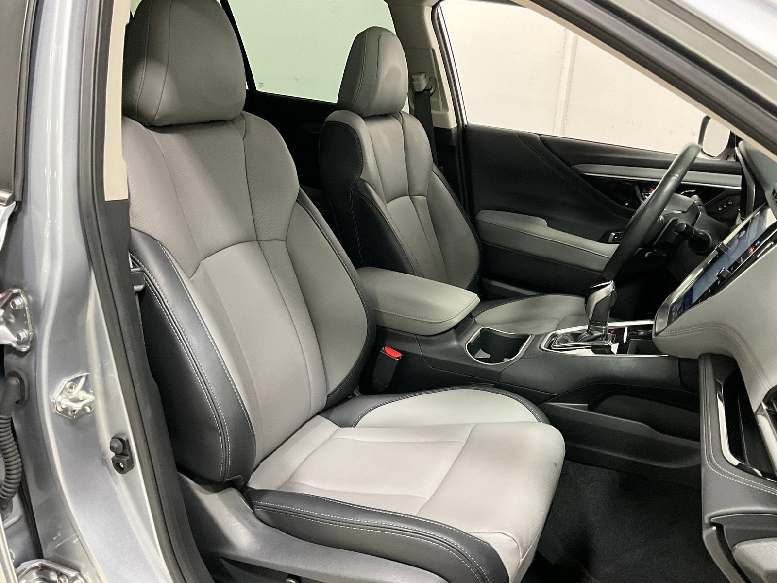Used 2025 Subaru Outback Limited AWD/4WD image 9