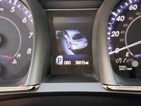 Used 2016 Toyota Avalon XLE FWD image 3