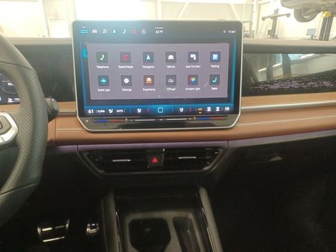 New 2026 Volkswagen Tiguan SEL R-Line AWD/4WD image 17