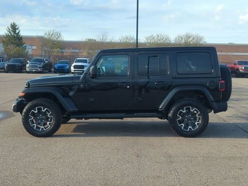 Used 2025 Jeep Wrangler Sahara image 6