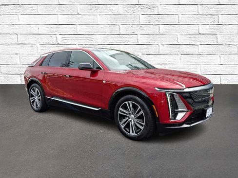 Certified 2024 Cadillac Lyriq Luxury AWD/4WD image 8
