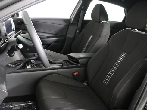 Certified 2025 Hyundai Elantra Sport FWD image 17
