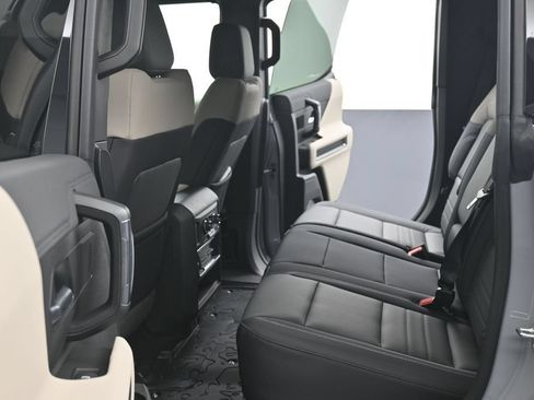 Certified 2026 GMC Hummer EV SUV AWD/4WD image 13