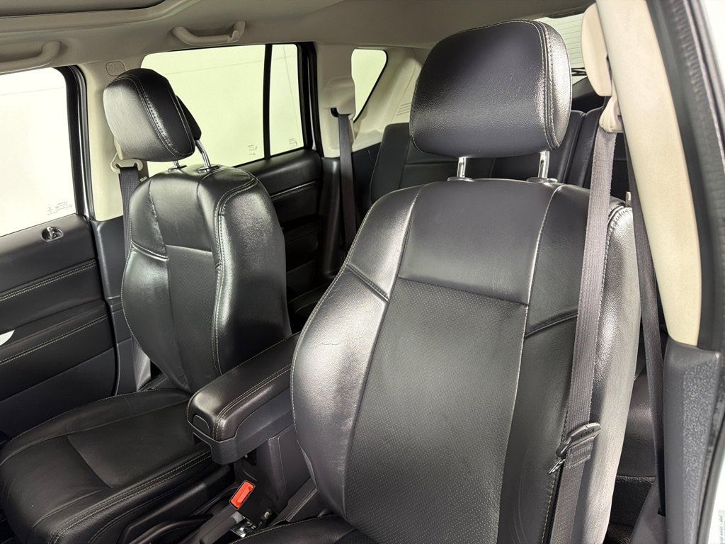 Used 2016 Jeep Compass High Altitude AWD/4WD image 13