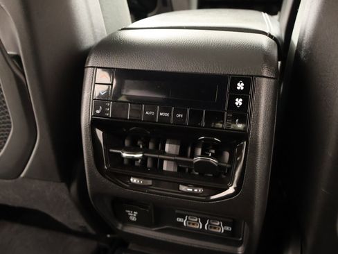 Used 2025 Jeep Grand Cherokee L Limited w/ Black Appearance Package image 17