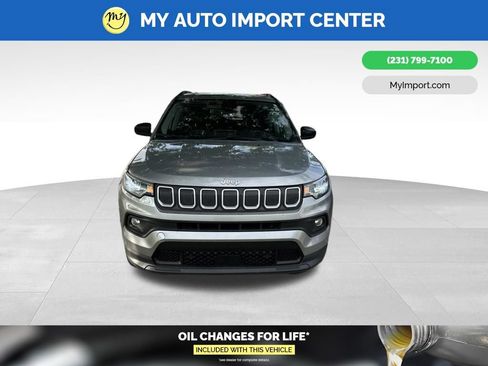 Used 2022 Jeep Compass Latitude w/ Convenience Group AWD/4WD image 2