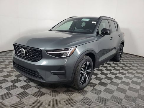 Used 2026 Volvo XC40 B5 Core AWD/4WD image 4