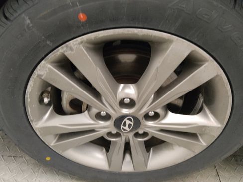 Used 2018 Hyundai Elantra SEL FWD image 31