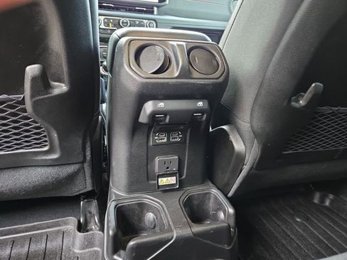 Used 2024 Jeep Gladiator Mojave w/ Technology Group image 33