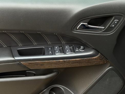 Used 2021 GMC Canyon Denali image 11