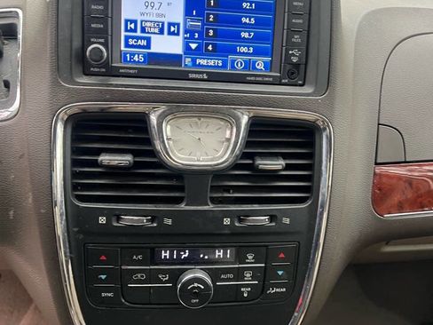 Used 2012 Chrysler Town & Country Touring-L w/ Entertainment Group #2 image 15