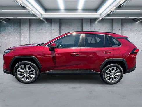 Used 2022 Toyota RAV4 XLE Premium FWD image 5