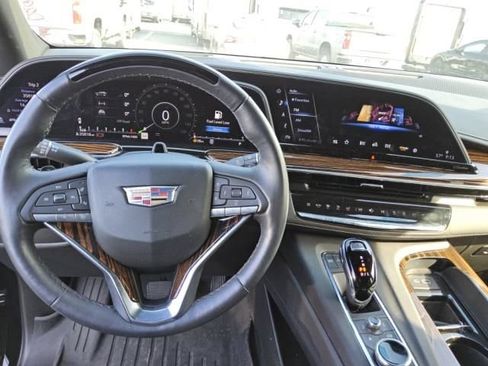 Used 2023 Cadillac Escalade Premium Luxury AWD/4WD image 3