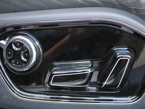 Used 2013 Audi A8 3.0T w/ Driver Assistance Pkg image 27