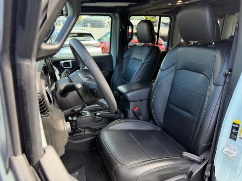 Used 2023 Jeep Wrangler Unlimited Sahara AWD/4WD image 17