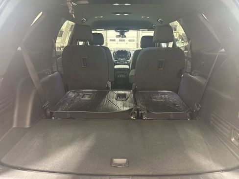 Used 2023 Chevrolet Traverse LT image 17