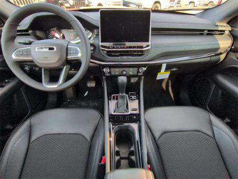 New 2026 Jeep Compass Latitude image 14