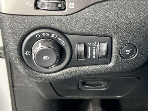 Used 2022 Jeep Cherokee Limited image 10