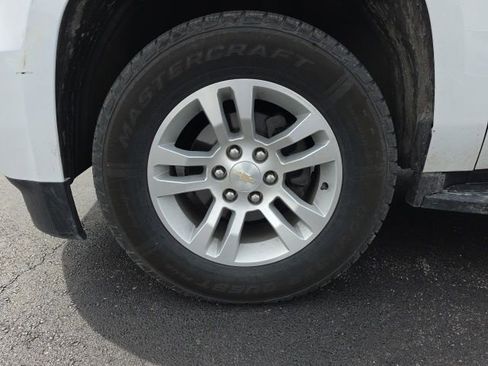Used 2018 Chevrolet Suburban LT AWD/4WD image 30