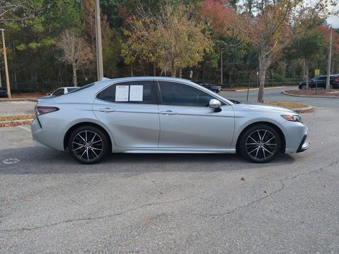 Certified 2022 Toyota Camry SE image 4