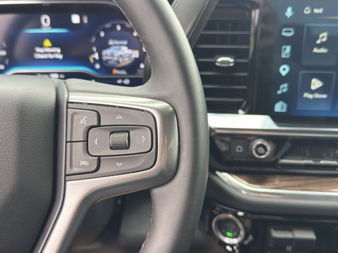 Used 2025 Chevrolet Silverado 1500 LT AWD/4WD image 33
