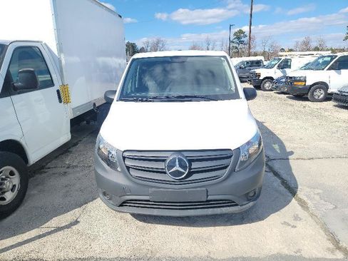 Used 2023 Mercedes-Benz Metris image 3