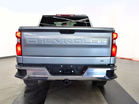 Used 2024 Chevrolet Silverado 1500 LT AWD/4WD image 6