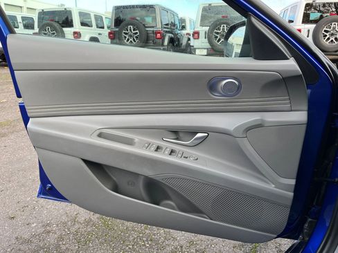 Used 2025 Hyundai Elantra SEL image 20