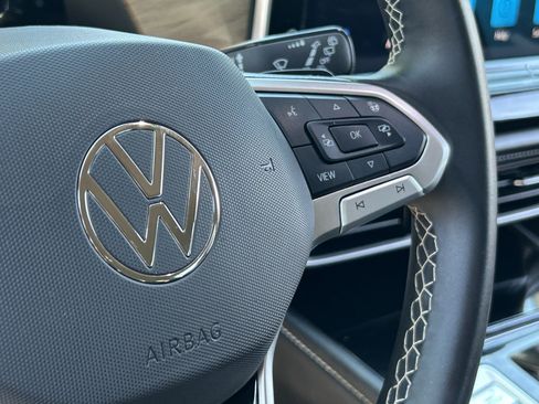 Certified 2025 Volkswagen Atlas SE FWD image 29