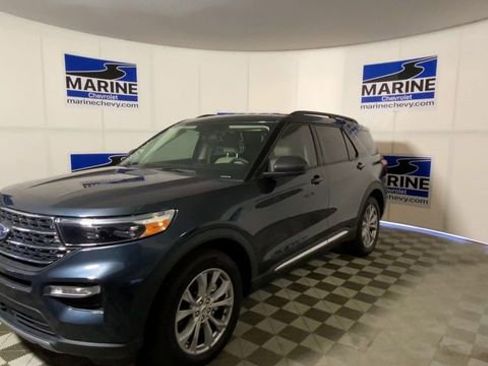 Used 2024 Ford Explorer XLT w/ Equipment Group 202A RWD image 6