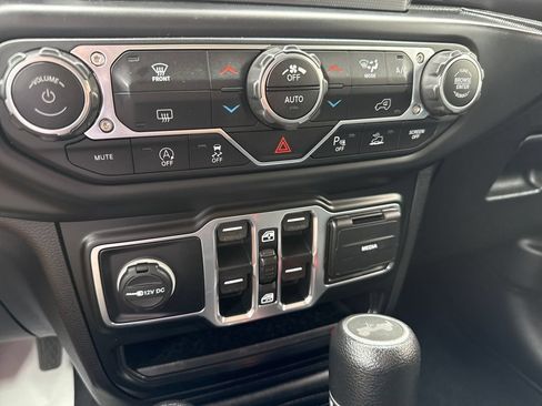 Used 2021 Jeep Wrangler Unlimited Sport AWD/4WD image 17