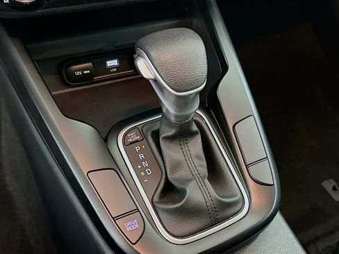 Used 2025 Kia Soul LX w/ LX Technology Package FWD image 24