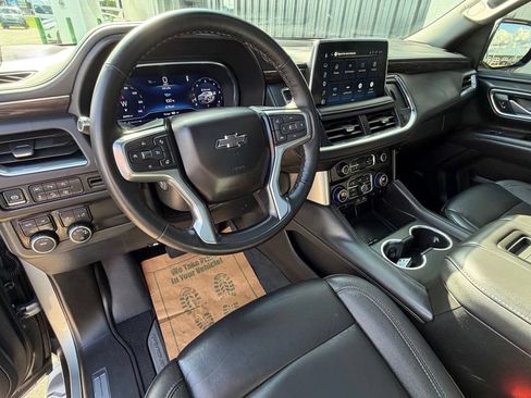 Used 2024 Chevrolet Suburban Z71 w/ Luxury Package AWD/4WD image 11