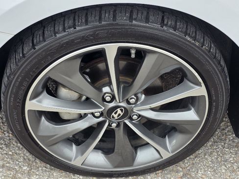 Used 2020 Hyundai Veloster 2.0 Premium image 36