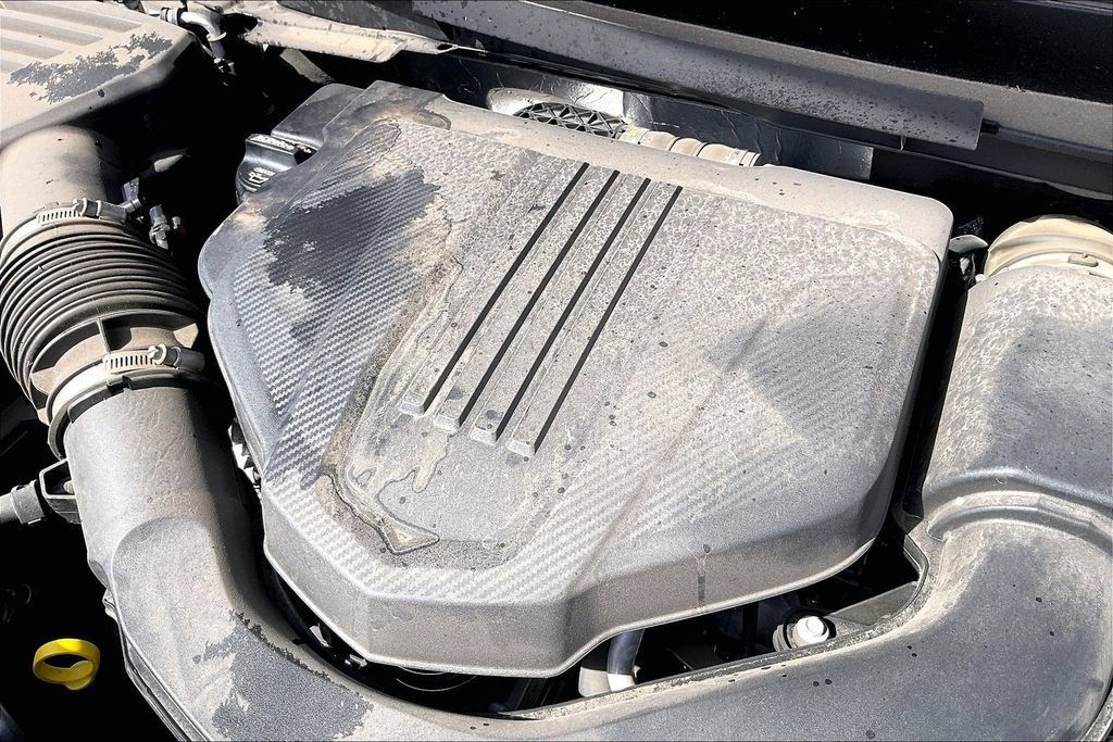 Used 2025 Chevrolet Traverse LT FWD image 34