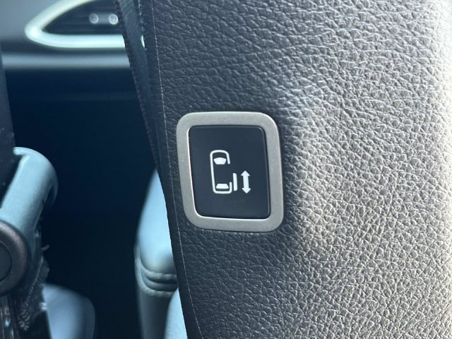 Certified 2026 Chrysler Pacifica Select FWD image 21