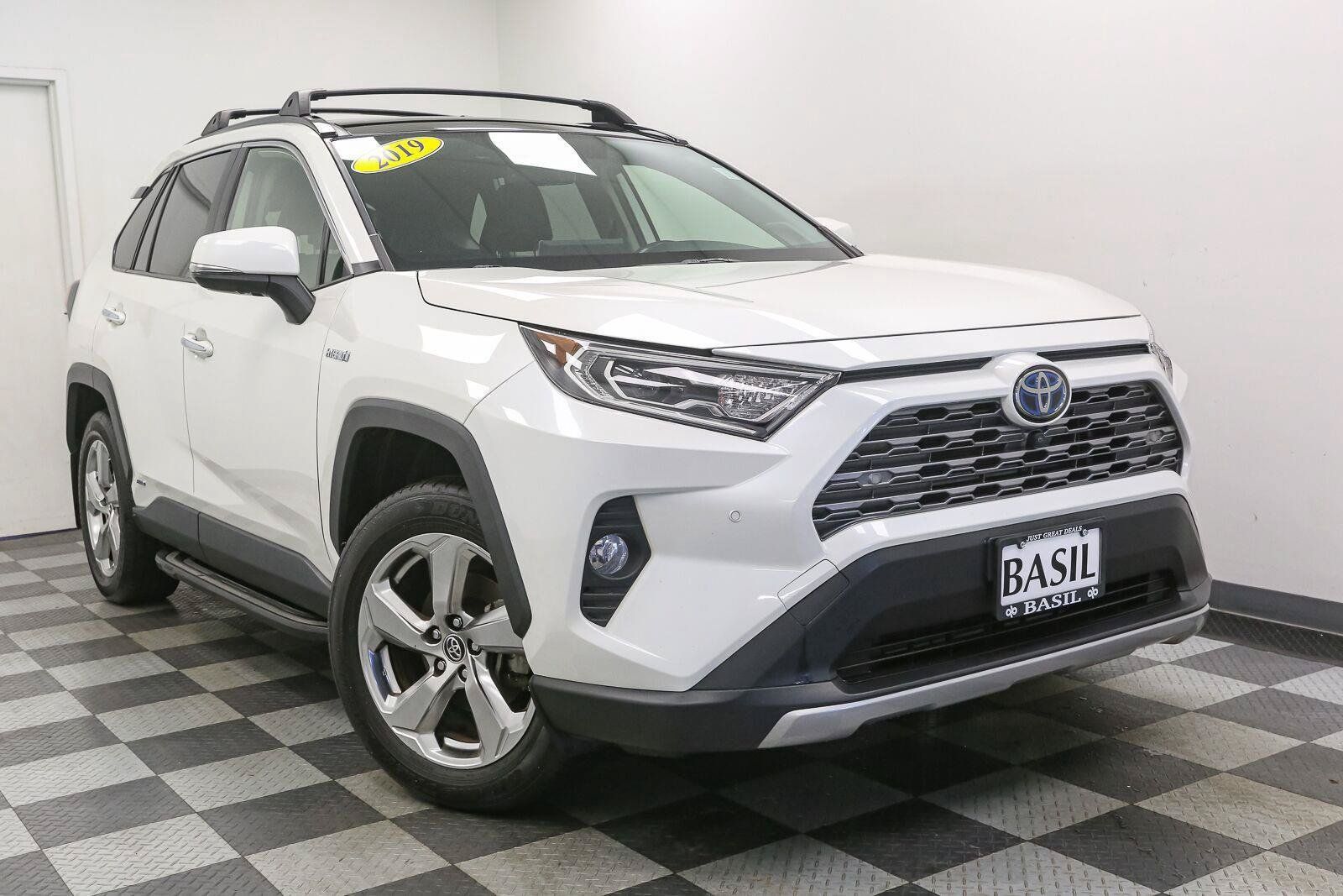 Used 2019 Toyota RAV4 Limited AWD/4WD image 2