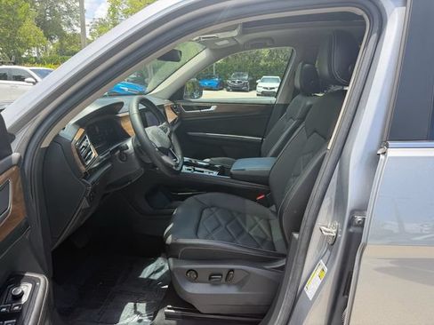 Used 2024 Volkswagen Atlas SE FWD image 11