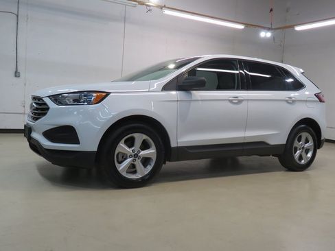 Used 2019 Ford Edge SE image 5