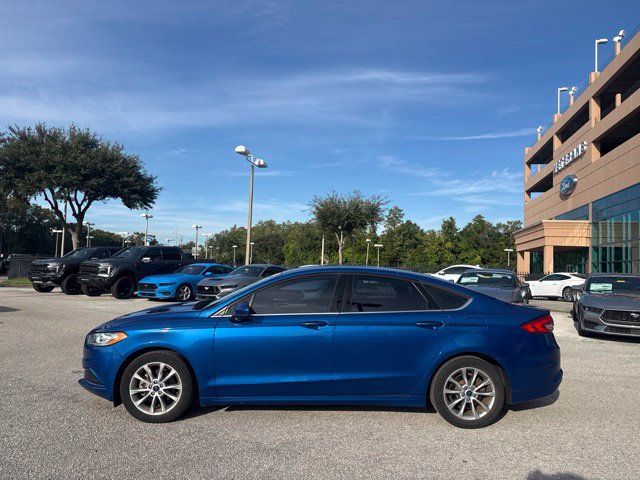 Used 2017 Ford Fusion SE w/ Fusion SE Technology Package FWD image 2