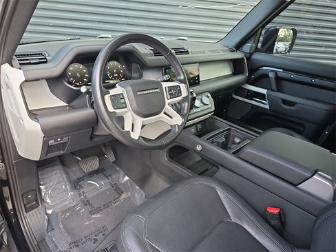 Used 2024 Land Rover Defender 90 S image 4