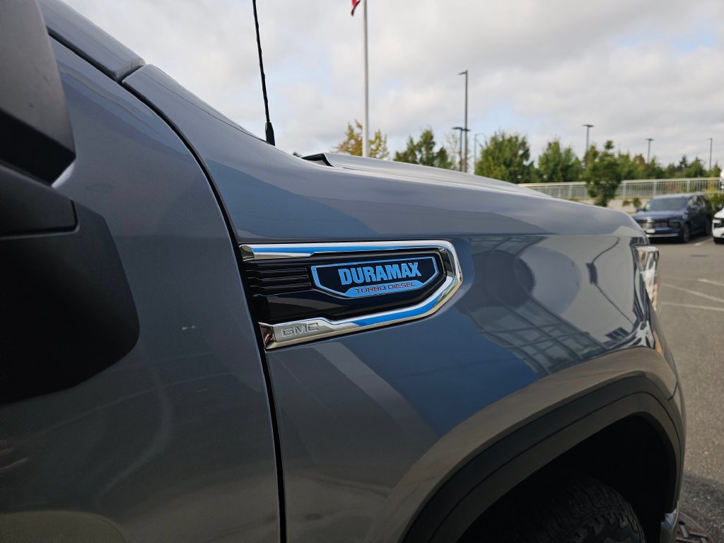 Used 2023 GMC Sierra 1500 Denali w/ Technology Package AWD/4WD image 11