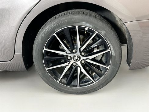 Used 2024 Toyota Camry SE w/ Convenience Package FWD image 11