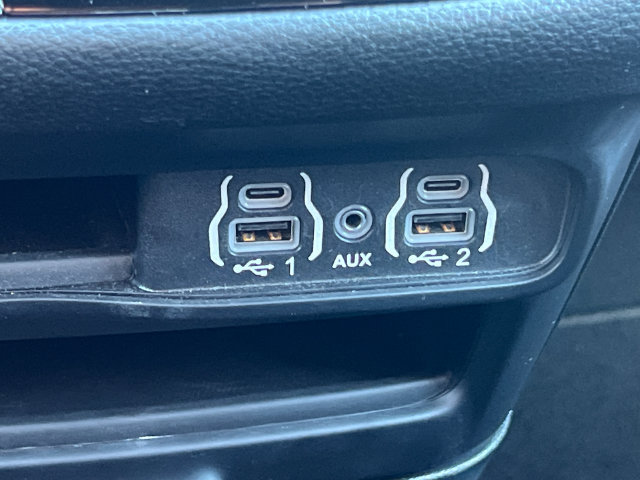 Used 2025 Chrysler Pacifica Select FWD image 30