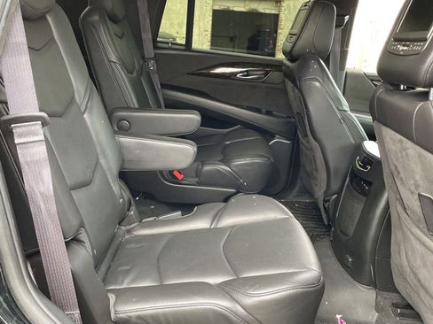 Used 2017 Cadillac Escalade Platinum image 12
