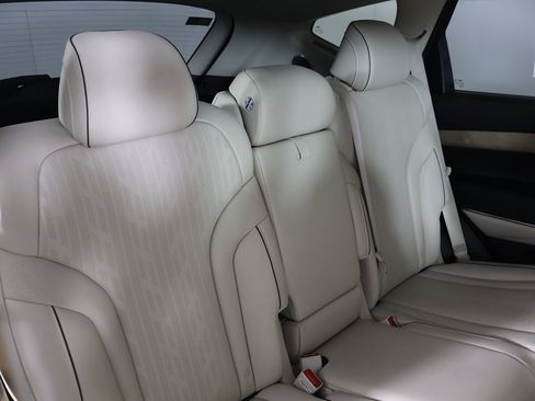 Used 2023 Genesis GV80 2.5T w/ Prestige Package image 40