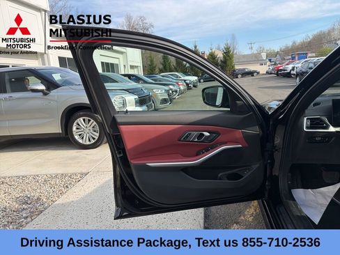 Used 2023 BMW 330i xDrive Sedan w/ Premium Package AWD/4WD image 18