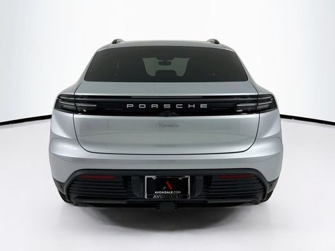 Certified 2025 Porsche Macan Electric RWD image 6